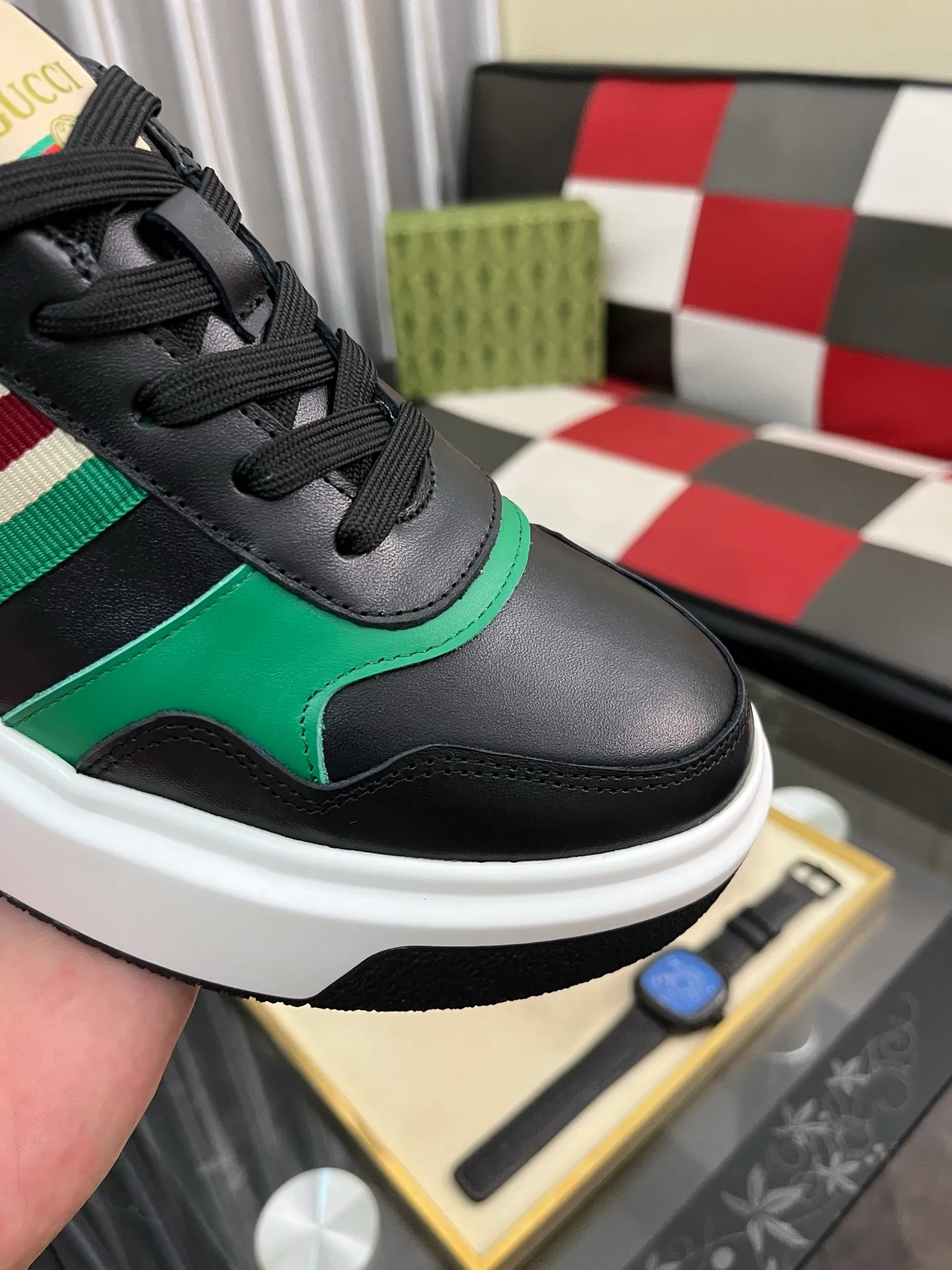 Men's Men's Shoes 💰458⌚️⌚️ [Gucci·Gucci] Original quality. ~ Unique modern style sneakers. 🏃A must-have casual shoe for trendy men😍😍 Original brand imported from Italy, imported original leather, sheep lining (refuses to discolor and grind feet) Sole: Original sole provided by the original factory, French lazy style design ⚠️Fit to the feet, original quality, super comfortable original sole. Just like shooting the real thing 🎬The real thing is better Code number: 38-443️⃣Colors available